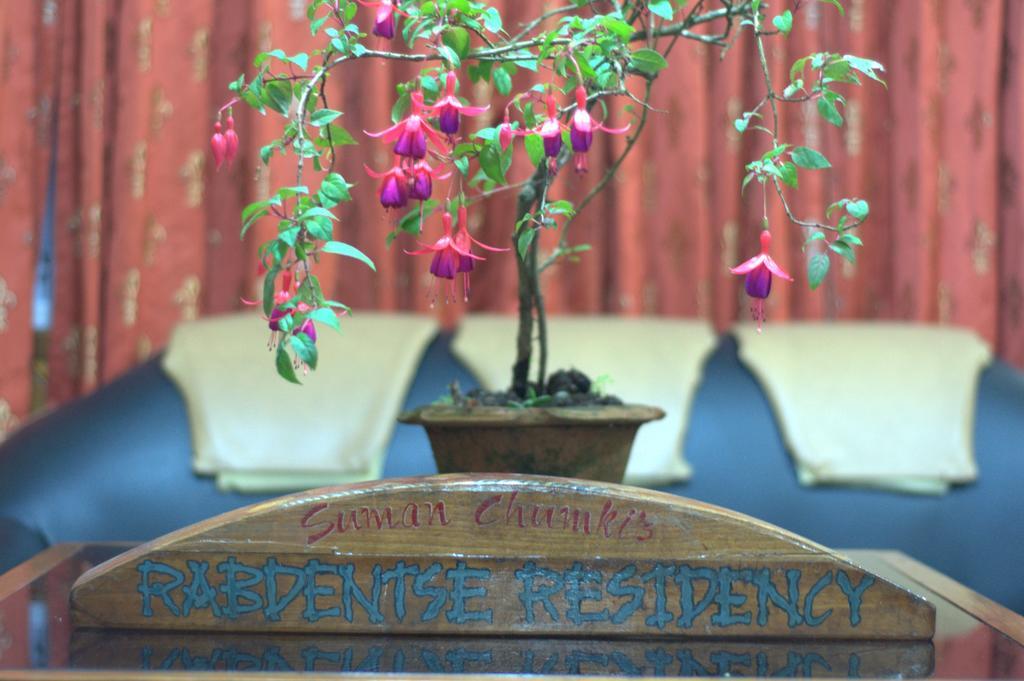 โรงแรมรับเดนเซ เรซิเดนซี Pemayangtse ภายนอก รูปภาพ