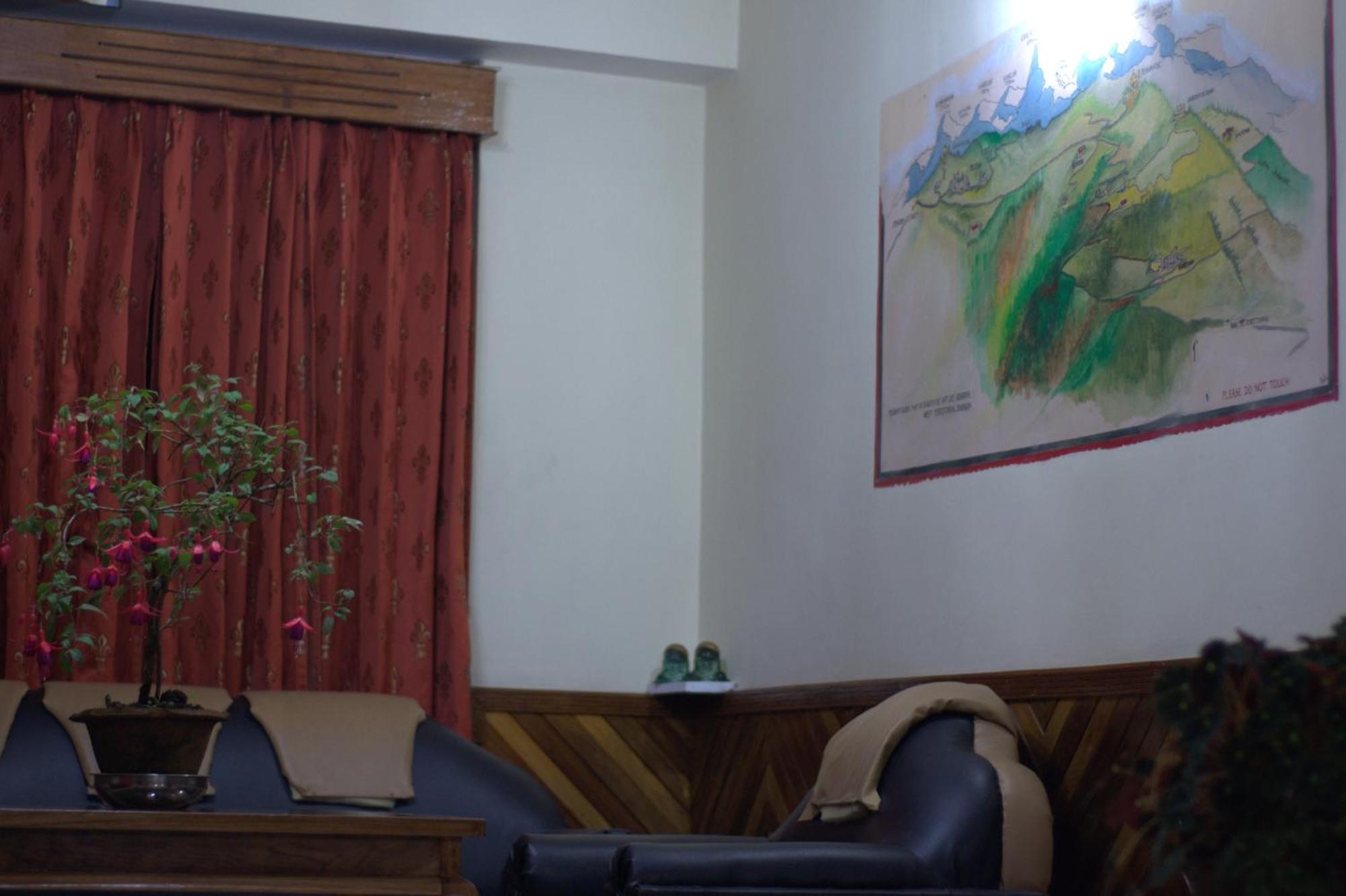 โรงแรมรับเดนเซ เรซิเดนซี Pemayangtse ภายนอก รูปภาพ